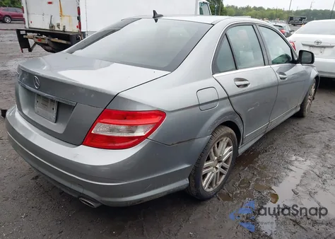 2008 Mercedes-Benz C 300 Luxury/Sport z USA, uszkodzony, nr VIN WDDGF54X98R018608